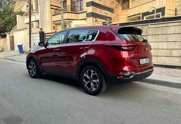 سلام عليكم 
سبورتج ٢٠٢٠  وارد امريكي  باسمي  لون ماروني جديدة جدااا ماشية ٧٨ الف مكفولة كفالة عامة بدون صبغ حادث صندوك فقط ومبدل نفس الون بدون ايرباك بدون دواخل السيارة مواصفات كشنات كهرباء مري شفط اشارة بالمري شاشة ويل كب كروم تخم تاير جديد رادارات امامي وجانبي وخلفي بجم لد السيارة جديدة جدا جدا مال بيت  ومناقصهة اي شي السعر ١٧٧ ورقة للسفسار ***********
