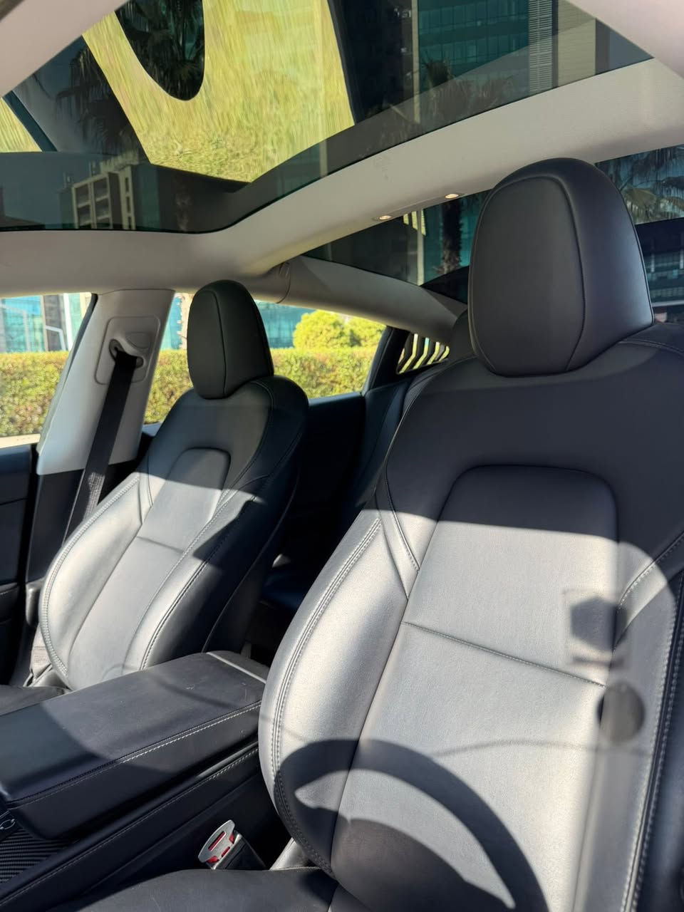 � للبيع – Tesla Model 3 موديل 2023 ⚡
فول مواصفات | موتر واحد | استخدام شخصي

▫️ الموديل: Tesla Model 3 – 2023
▫️ الفئة: Standard / موتر واحد
▫️ اللون: أسود
▫️ رقم السيارة: أربيل
▫️ الممشى: 33,000 كم

▫️ الحالة العامة: نظيفة جداً
▫️ الضرر: جام لغ خلفي أيمن + باب خلفي أيمن فقط
حادث سطحي صور لحادث مرفقه 
❌ بدون شاصي
✔️ فقط ايرباك تكمه لباقي كله سليم 

⚡ مواصفات تسلا المتوفرة بهاي الفئة:
✅ شاشة لمس كبيرة 15 إنج
✅ نظام ملاحة GPS
✅ أوتو بايلوت (قيادة ذاتية جزئية)
✅ رادار وكاميرات محيطية 360°
✅ نظام تحذير الاصطدام
✅ نظام المحافظة على المسار
✅ كبح تلقائي للطوارئ
✅ تحكم كهربائي كامل
✅ دخول وتشغيل بدون مفتاح (Keyless)
✅ تحكم كامل بالسيارة عن بُعد عبر تطبيق Tesla
✅ تحديثات سوفتوير مستمرة (OTA)
✅ تسارع قوي وقيادة سلسة
✅ صرفية طاقة اقتصادية جداً

🌐 السيارة أونلاين
بيها اشتراك إنترنت فعال لمدة شهرين

🛞 تايرات جديدة
🔇 مغلفة إسفنج عازل ضجيج للشارع

🔌 ملحقات السيارة:
✔️ شاحن تسلا أصلي
✔️ أدابتر إضافي

📍 السيارة متواجدة في أربيل
سعر 169$ 
📞 لأي استفسار:
***********
📲 واتساب & اتصال
