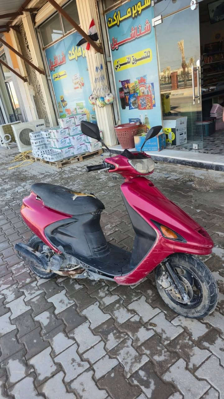 دراجه فراشه المكينه ما مفتوحه وشاصي نضيف يرادلها ترتيب
سعرها ٣٠٠ الف وبيها مجال
التواصل على الرقم بي واتساب
***********
