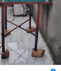 ميز مبرده • مستعمل • قابل تفاوض