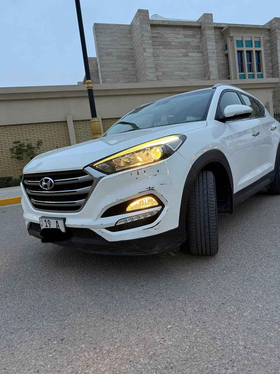 السلام عليكم 
سيارة توسان 2018 خليجي 
سيارة نظيفة مثل ما مبينه بالصور 
مري شفط قطعتين تبريد خمس عدسات سيارة مكينة وكير وحدادية كفالة تخم تاير جديد هستوني شادهن رادار خلفي
مكينة 2000دوش وسيارة ماشيه 81الف سنوية ورقم انكليزي جديد رقم كربلاء
سيارة كفالة عامة ماعدا طخه صغيرة بالجاملغ الخلفي مثل مابين بالصور 
سيارة ماشية
مكاني كربلاء للاستفسار 
***********
