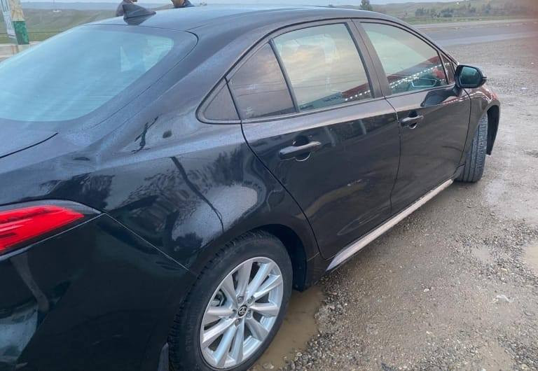 السلام عليكم 
كورلا موديل 23 Le وارد امريكي ياباني الاصل السياره بيها بس بنيد مبدل بدون ارباك كله سليم (صور الحادث بالمنشور ) 
مواصفات السياره
محرك 2000
رادار
داخل لونين
تحكم ستيرن جهتين
مثبت سرعه
3 انظمة قياده ايكو نورمل
مانع انزلاق
مانع تصادم
لايت Led
تحديد مسار
اوتو هولد 
سايد بريك بصمه
شاشه كبيره كامراة
فتحة سقف
السياره كامله اي نقص مابيها وبأسمي تحويل مباشر رقم انكليزي الجديد 
ماشية73 كيلو 
السعر 150 وبي مجال بسيط حك الجيه مكان السياره بغداد الحريه رقم الهاتف *********** او ***********
