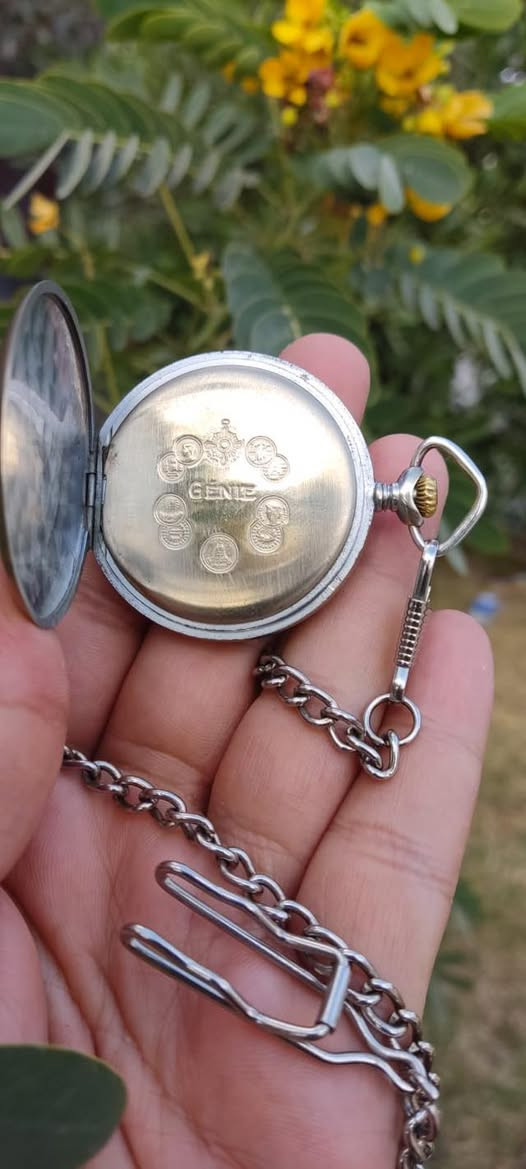 ساعه جيب من اندر النوادر  السعر 350 نظافه 100/100


**إذا كنت صاحب هذا الإعلان وتريد حذفه لأي سبب، رجاءا أرسل رسالة إلى الدعم الفني**