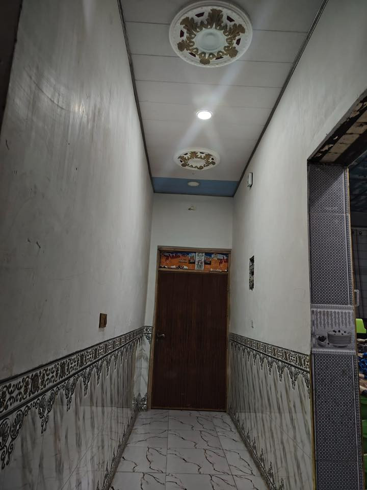 السلام عليكم بيت البيع طابو صرف الساحه 200 سوق الشيوخ حي العسكري قرب مدرست نهاوند البناء طابوق صب مسلح سعر مناسب ***********
