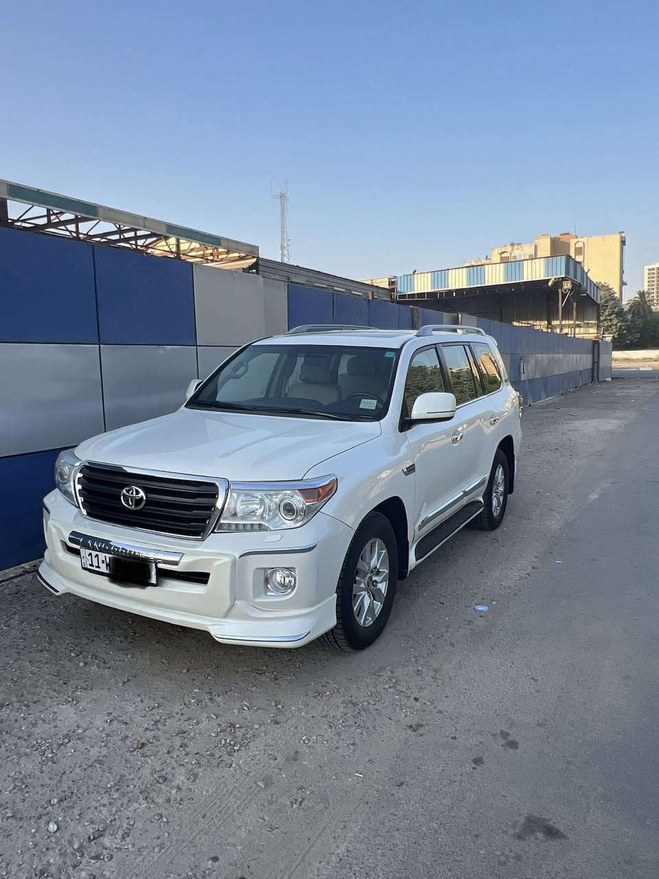 لاندكروز ستينية2011 V8-4700
السلام عليكم 
للبيع لاندكروز مكفولة من كلشي ماشية 98الف 
رقم بغداد مميز 
السعر 350$
وبيها مجال
***********
