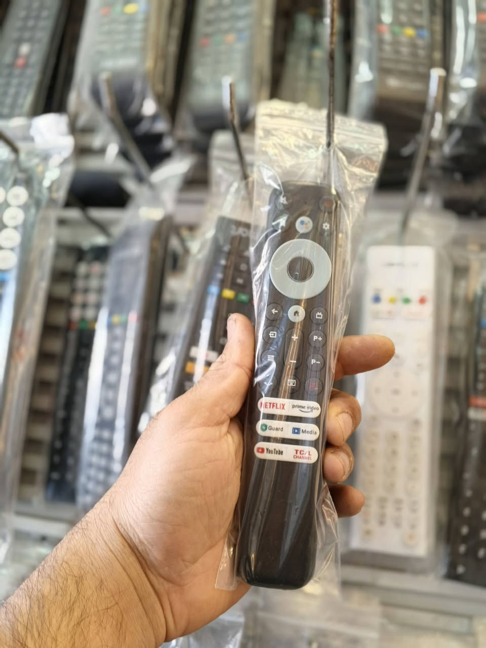 حياكم الله وجبه ريمونتات شاشه جديد 
كل ماعليك دزلنه صورة ريموت او شاشه وراح ندزلك 
الشي الي يرهم عليه وبدون تعب 
خدمه توصيل مجاني . 
افحص  وشغل يله تنطي فلوس اغاتي 
ابو مهند للألكترونيات لصيانه جميع انواع شاشات📺 والحاسبات .💻
بيع جميع انواع ريمونتات  واجهزة ستلايت 
اشتراكات التطبيقات نت . وتطبيقات المجانيه 
وشتراكات قنوات مشفرة ولافلام والمسلسلات 
🏘️الشارع العام مجاور افران الصادق 2 قرب الحسام للزيوت أبو مهند للألكترونيات📱 ***********
