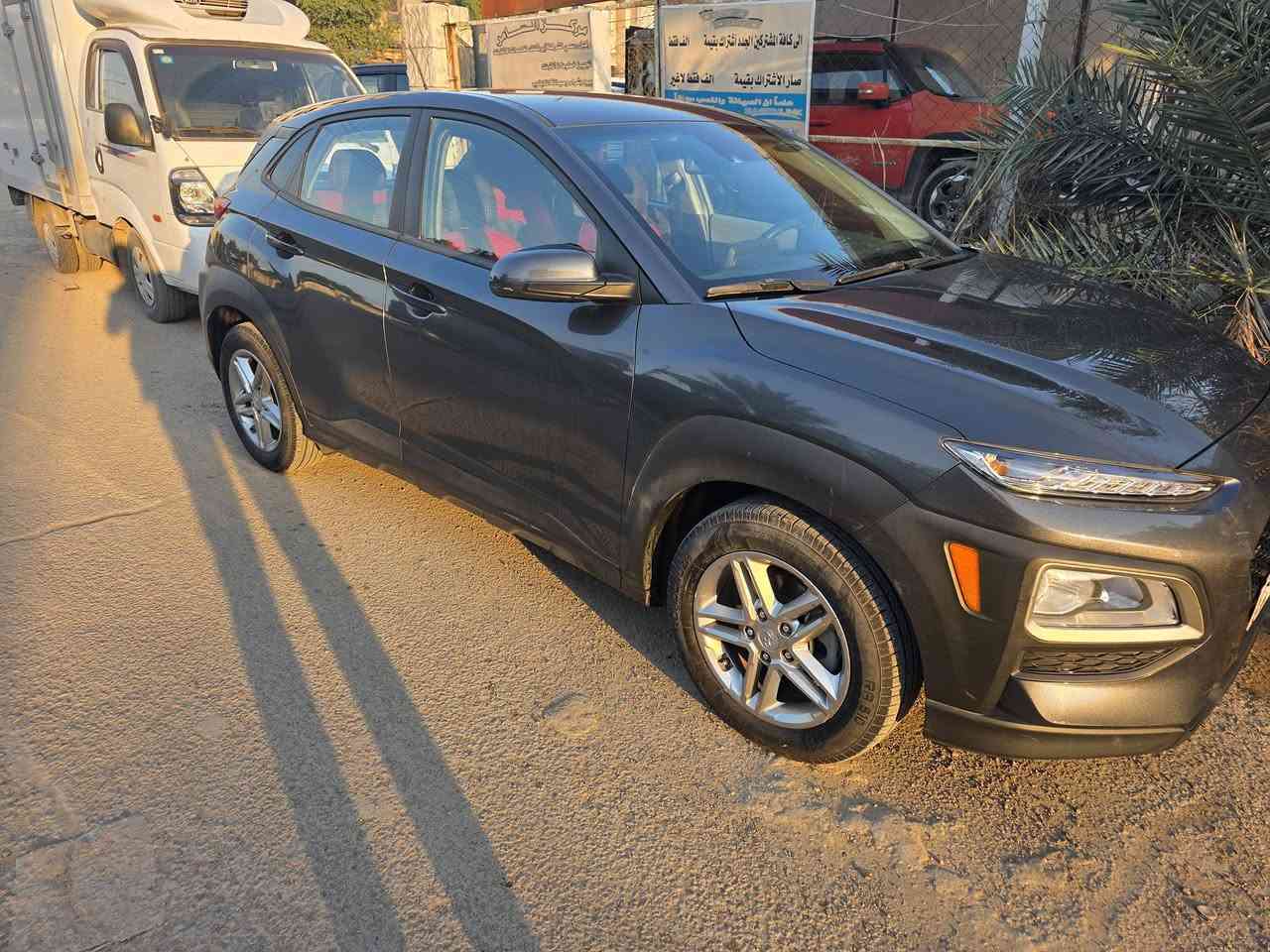 السلام عليكم كونة موديل ٢٠٢١ وارد امريكي
محرك ٢٠٠٠ دوش / لون فيلي
ماشية ٤٢٠٠٠الف ميل 
فئه le / حادث بسيط ضربه باب خلف السايق ومعدل عالبارد بدون تبديل اي قطعه 
الايرباك سليم  
السعر ١٤٣ وبيها مجال 
***********
