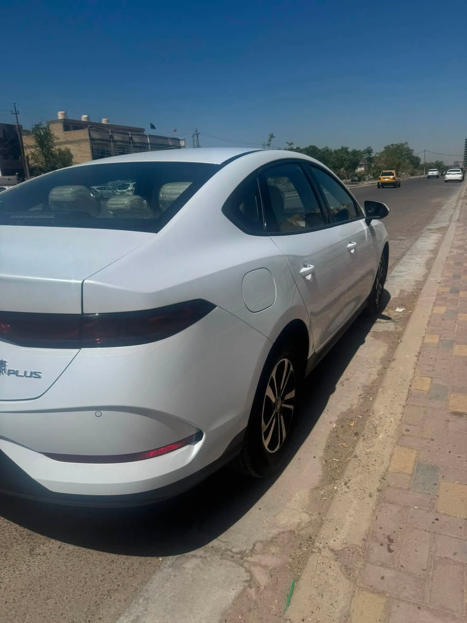 بي واي دي كن بلس ماشيه 2000
سياره كفالة عامة 
من طخه وفتح وحار وبارد 

 فقط رصعة ناعمه كلش بجاملغ  
داخل جلد كريمي 
 ويل كل نيكل مو حديد 
السعر 19 مليون 
مكانها شهداء البياع 
***********

