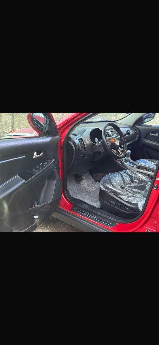 السلام عليكم كيا سبورتج 2014 فول مواصفات واحد على واحد كفاله عامه ما عدى شبر بارد باب الصدر واصبعين بالبنيد مكينه وكير وصدر جديد مكينه دوش 2400  باسمي تحويل ثاني يوم مكاني البياع  السعر ١٤٨ وبيه مجال حك الجيه مكلف بالنشر   ***********
