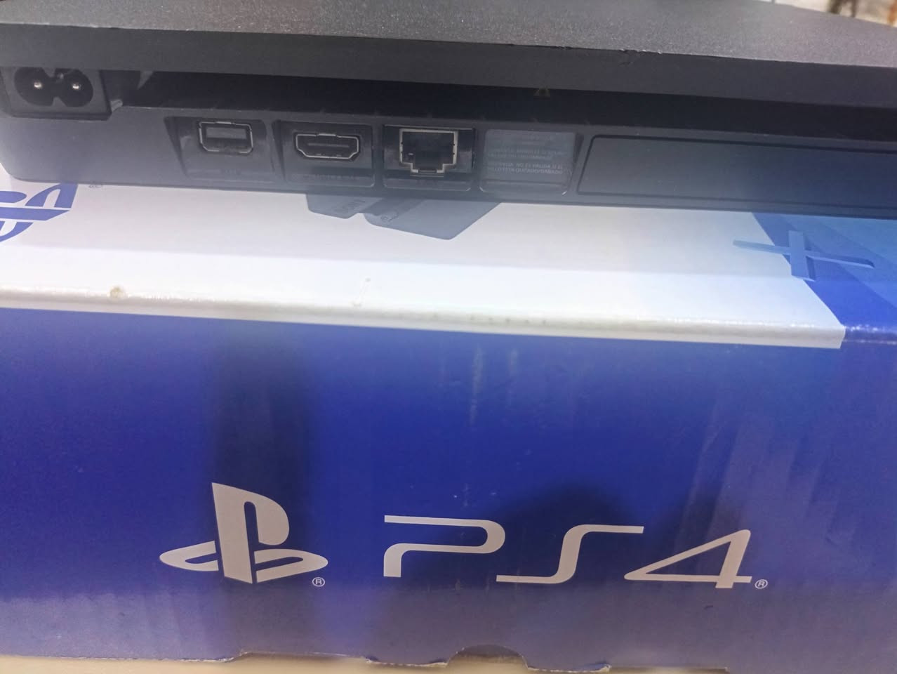 ​🎮 بلايستيشن 4 سليم (PS4 Slim) نظيف جداً ومهكر جاهز للبيع! 🎮
السلام عليكم شباب، عندي جهاز بلايستيشن 4 سليم (PS4 Slim) بحالة ممتازة جداً وملحقاته كاملة للبيع.

​تفاصيل الجهاز:

​النظافة: الجهاز أخو الجديد، نظيف جداً واستخدام منزلي حشيم.

​الوضع: الجهاز ما مفتوح نهائياً (ستيكر الشركة والضمان بمكانه وما داخل تصليح).
 الجهاز مهكر  السعر 325 بي مجال


**إذا كنت صاحب هذا الإعلان وتريد حذفه لأي سبب، رجاءا أرسل رسالة إلى الدعم الفني**