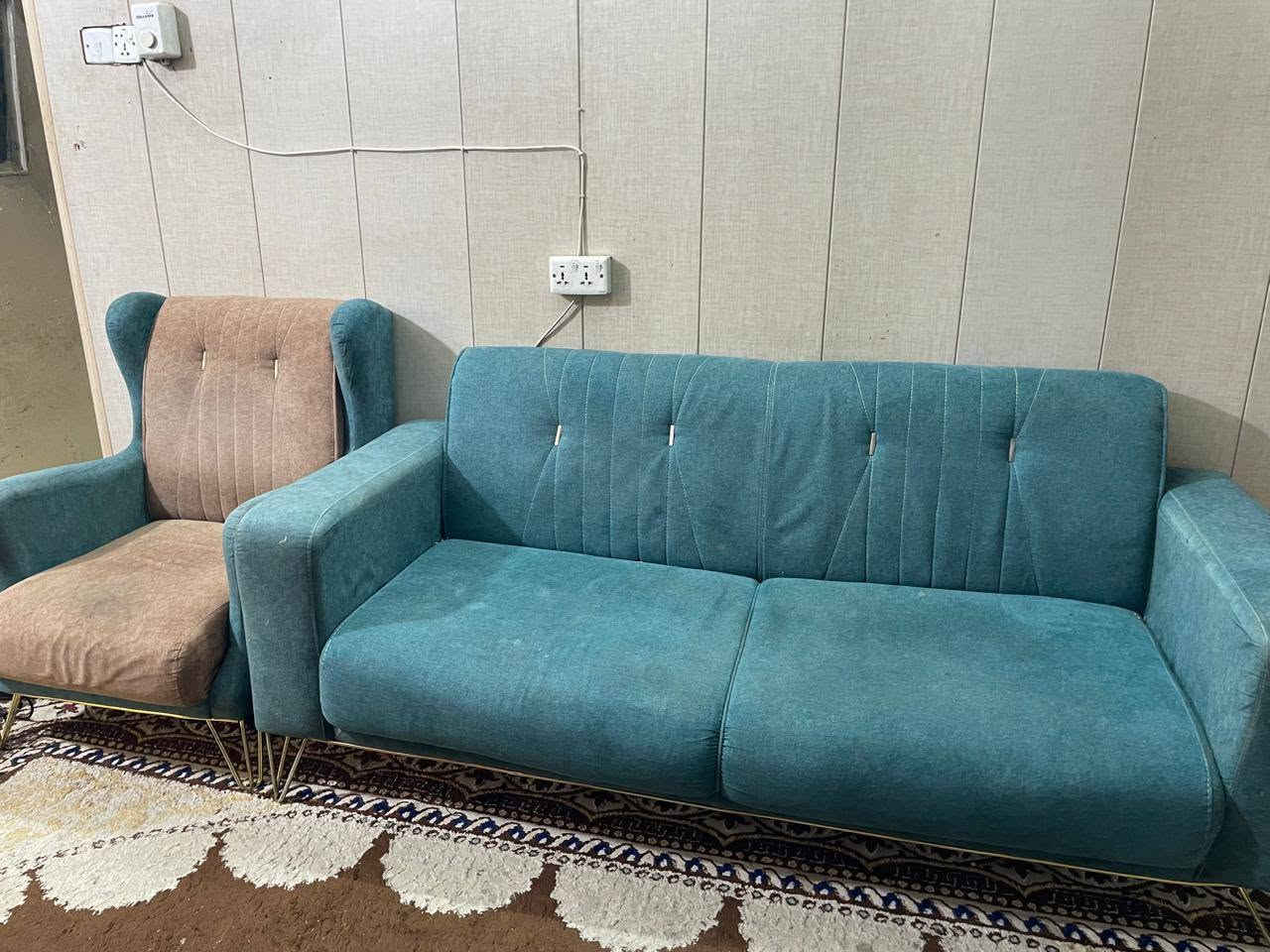 للبيع تخم بـ350 الف ، قنفة مقعدين وقنفة ٣ مقاعد وكرسيين ، مكاني بغداد الغدير
للتواصل واتس اب رسائل ***********

