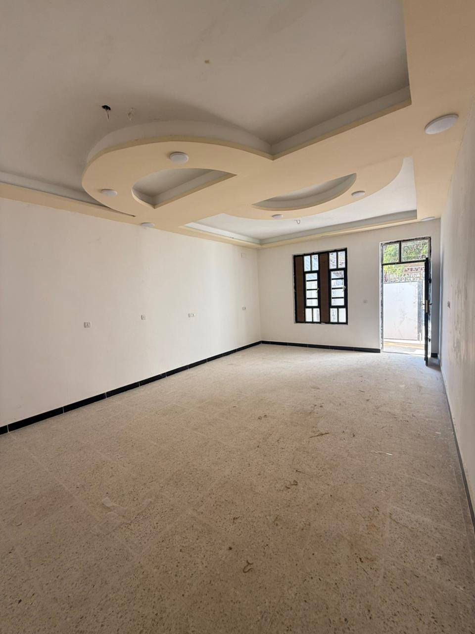 السلام عليكم      للبيع بيت مساحه (120م) 
              الواجه 6     النزال 
#بغداد_الدوره_ابودشير_مربع_طرشي_السلام
الطابق لارضي 1⃣
حمام خارجي
مدخلين 
ستقبال 
مطبخ 
خدمات
منور
غرفه نوم
الطابق لاول2⃣
ثلاث غرف نوم 
خدمات 
بلاكون 
             بناء جديد 2026 
جمسم بورد ارضيه بورسلين درج مرمر بناء درجه اولى
اي ستفسار راسلنه خاص او واتساب ***********
لدينا عرؤض مختلفه باسعار ومواقع مختلفه
