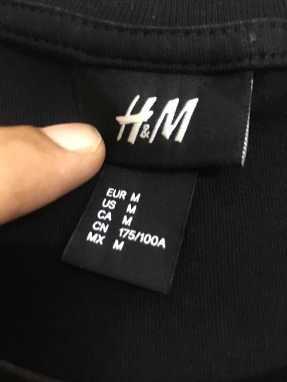 ماركه عالميه 
من --- H&M
تيشرت اصليه
سواد فحم 
خامه قطن ليكرا 
نظافه ميه بلميه 
عرض الصدر -- 58
الطول -- 70
قياس --- M ---
العنوان بغداد الجديده 
للحجز على الخاص واتساب ***********
يتوفر توصيل من شمال الي جنوب العراق 
‏انتباه انتباه ‏ممنوع دخول العطلات￼￼
