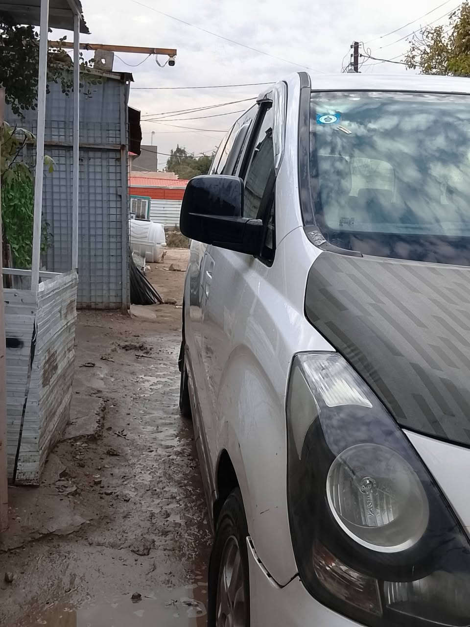 السلام عليكم
أعادت نشر بسبب الوعود الكاذبة 
متاح ستاركس 2012
مكفوله من الضربه بيها صبغ اثر تكشير 
السعر 140 وبيها مجال 
الهاتف *********** ابو صادق ***********
مكان السيارة بغداد
