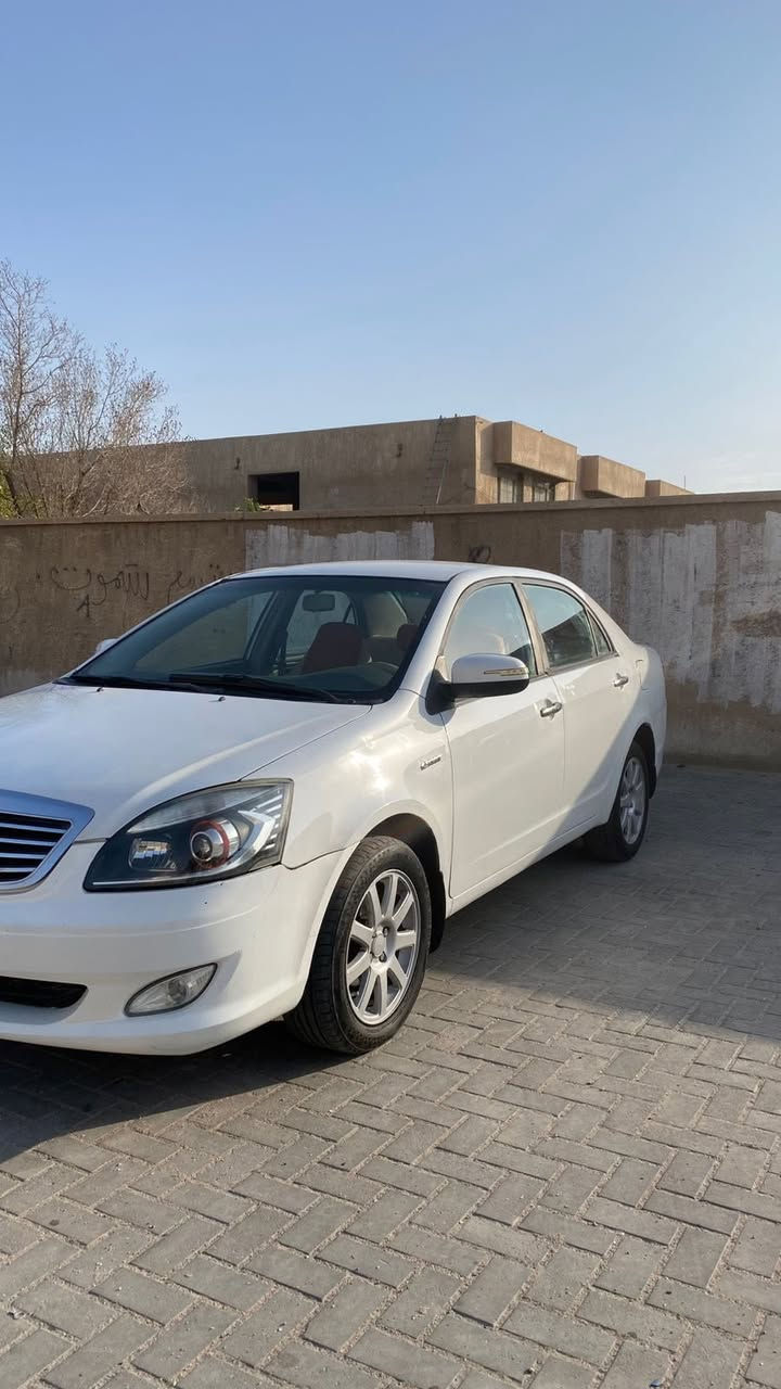 السلام عليكم للبيع جيلي موبل 2013السيارة جاهزة كير مكينة حدادية تبريد تخم تاير السيارة مكفولة من الضربة وتبديل سنوية 2027السعر 50وبيهة مجال ***********
