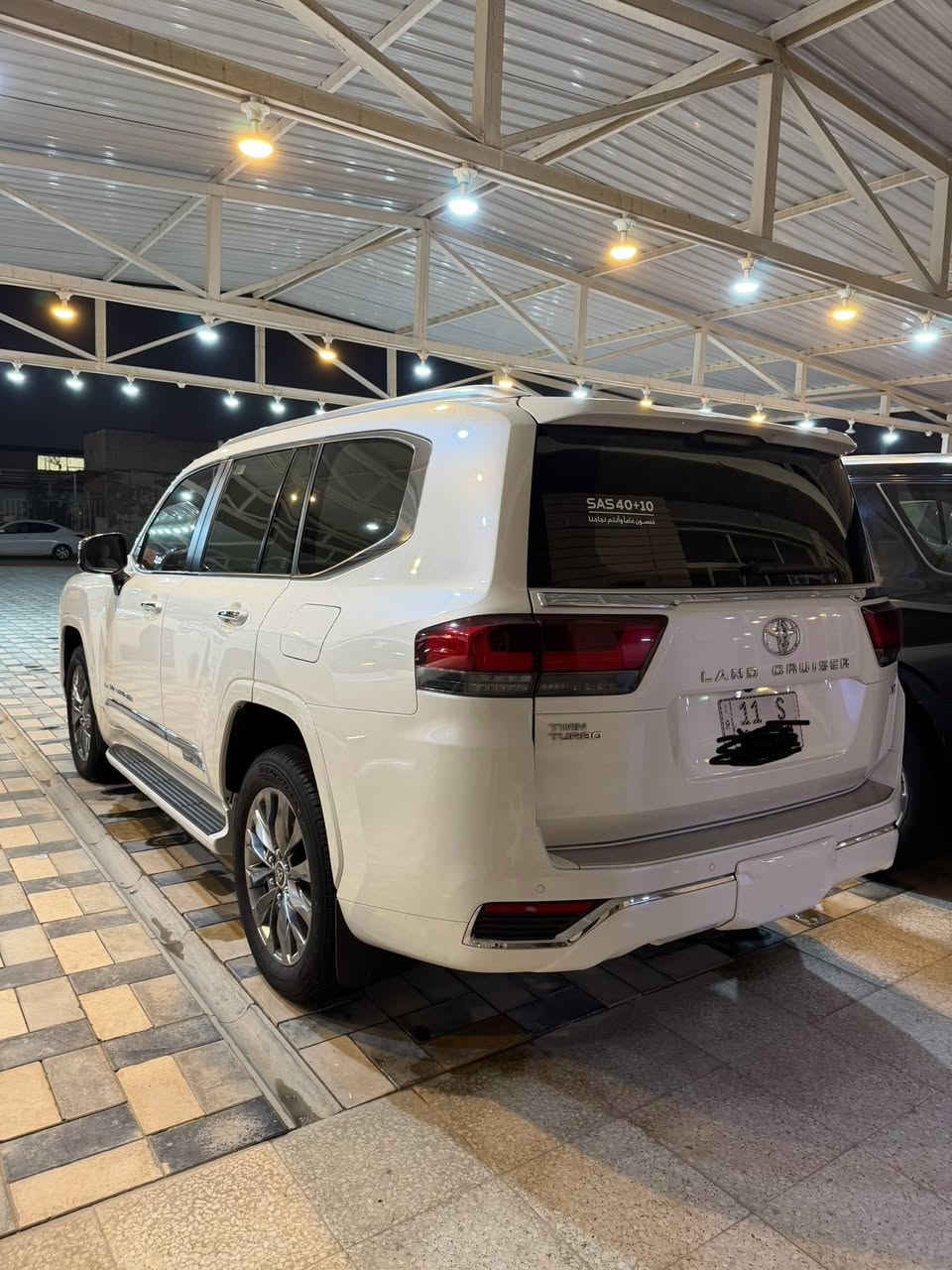 لاندكروز 2023 
Vx توين تيربو 
فول مواصفات اعلى فئة بالاندكروز 
كفاله عامه حتى من الزلغ 
السيارة ماشية 32 الف حقيقي وبعده بالضمان 
علمن ان السيارة ساز 
مكان السيارة /النجف الاشرف 
الاستفسار / ***********
