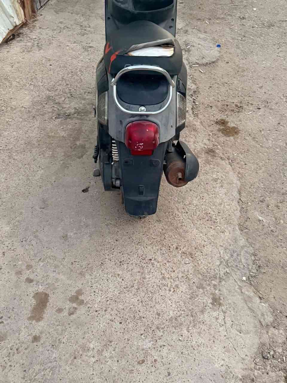 السلام عليكم بوليس للبيع مبدل بيها بس ولفات جاهزه من كلشي الدراجه سلف هندر كهربيات وبيها منفيس مكاني الدوره نهاية شارع 60 للتواصل *********** السعر550
