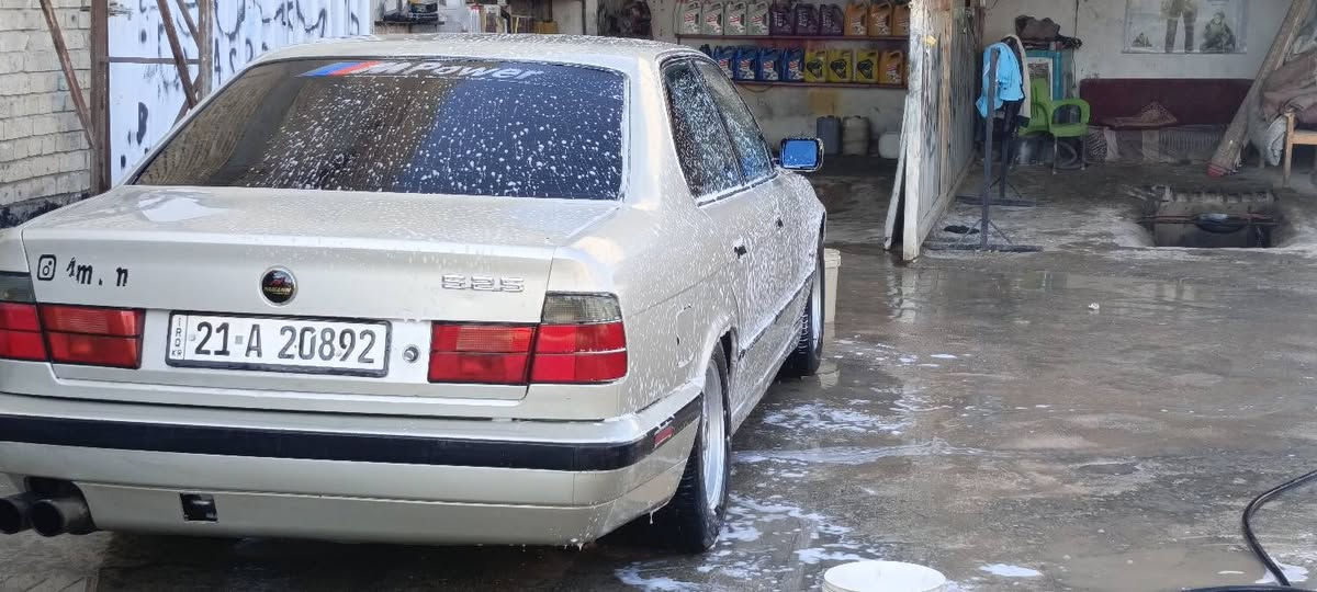 السلام عليكم
BMW525 موديل ٩٠ رقم سليمانية سنوية لل٢٧  كير عادي نمرة طويله رون ناصي حدادية وكير ومكينة وتخم تاير جديد كهربائيات شغالة صالنصة رياضي ريموت السعر ٦٠ وبيهه مجال مكاني نجف 
***********
