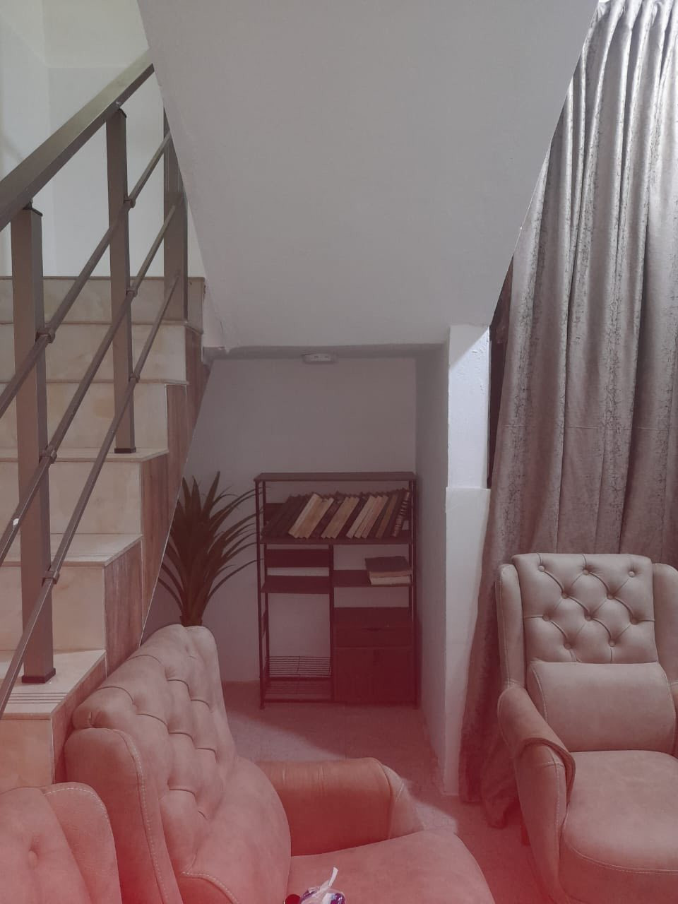 السلام عليكم بيت للبيع مساحه ١٠٠ م ٥ في ٢٠ يحتوي على طابقين طابوق ملك صرف سند تحويل مباشر الطابق الاول غرفة نوم وصالة ومطبخ واستقبال والطابق الثاني غرف عدد٣ بعقوبة مدخل الرحمة مقابل الفوج رقم القطعة ٩٢٤٣ امام خدمات على شارعين السعر اتصال فقط ***********
