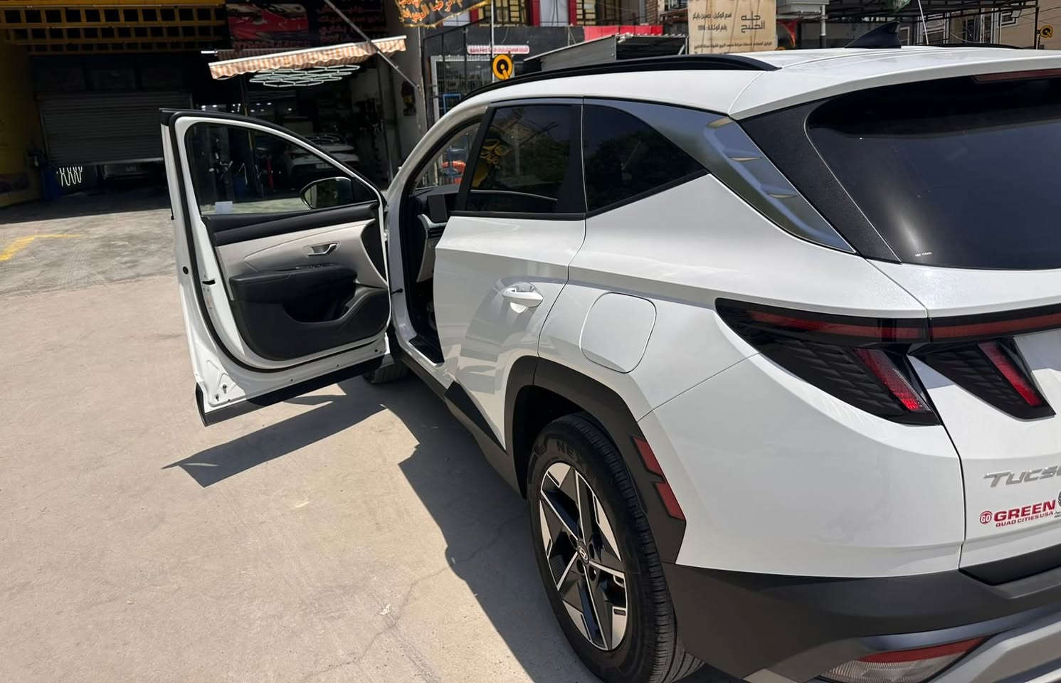 هيونداي توسان 2025 sel sport وارد امريكي دخول جديد 
السيارة فول مواصفات ماشية 21 الف محرك 2500 بانزين
-فتحة 
-شاشة متصلة
-فور ويل
-اربعة انظمة قيادة 
-تحكمات ستيرن
-سياقة ذاتية 
-كير 8 سرعات اوتو هولد بريك دكمة واطفاء وتشغيل ذاتي اوتو ستوب
-داخل جلد ملكي كشن وجنطة كهرباء 
هواية بيها مواصفات 
حادثها تبديل بنيد فقط صور حادث بالمنشور نفس لون والجنطة بيها بارد على كد اصبعين والقمارة هم رصعة صغيرة مال نقل مأشر عليهم بالصور مال نقل مصلحة كاملة السيارة 
مكان السيارة بغداد السعر 189 بيها مجال بدون رقم السيارة .
اعتذر عن المراوس 
للاستفسار الاتصال 
*********** بغداد, العراق
