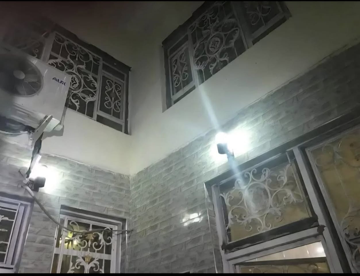 بيت   للبيع 

المساحه - 120م خلفي
السعر - 170
العنوان -  الحبوبي قرب مدرسة امنه
تفاصيل البناء - طابقين مختلط
ط1 - مسلح \ غرفه +صاله+استقبال +مطبخ+صحيات 
ط2 - عكاده \غرف عدد3 +صاله+صحيات

للمزيد من المعلومات يمكنكم التواصل معنا 
على صفحة الفيس بوك ( المثنى للعقار) 
او الاتصال على الرقم التالي 
ابو سيف  ***********
*********** 
للمزيد من العروض الدخول على الرابط
https://web.facebook.com/groups/353423759199621
او قناتنا على اليوتيوب
https://youtu.be/wNJnyaBvaoU ناصرية, ذي قار
