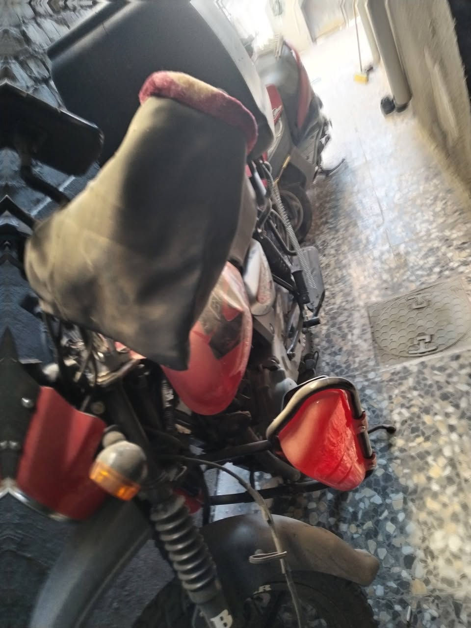 سلام عليكم بوكسر للبيع موديل 2023 دراجة متروكة وشغلته وخير من الله
بغداد حي عامل 
***********
***********
