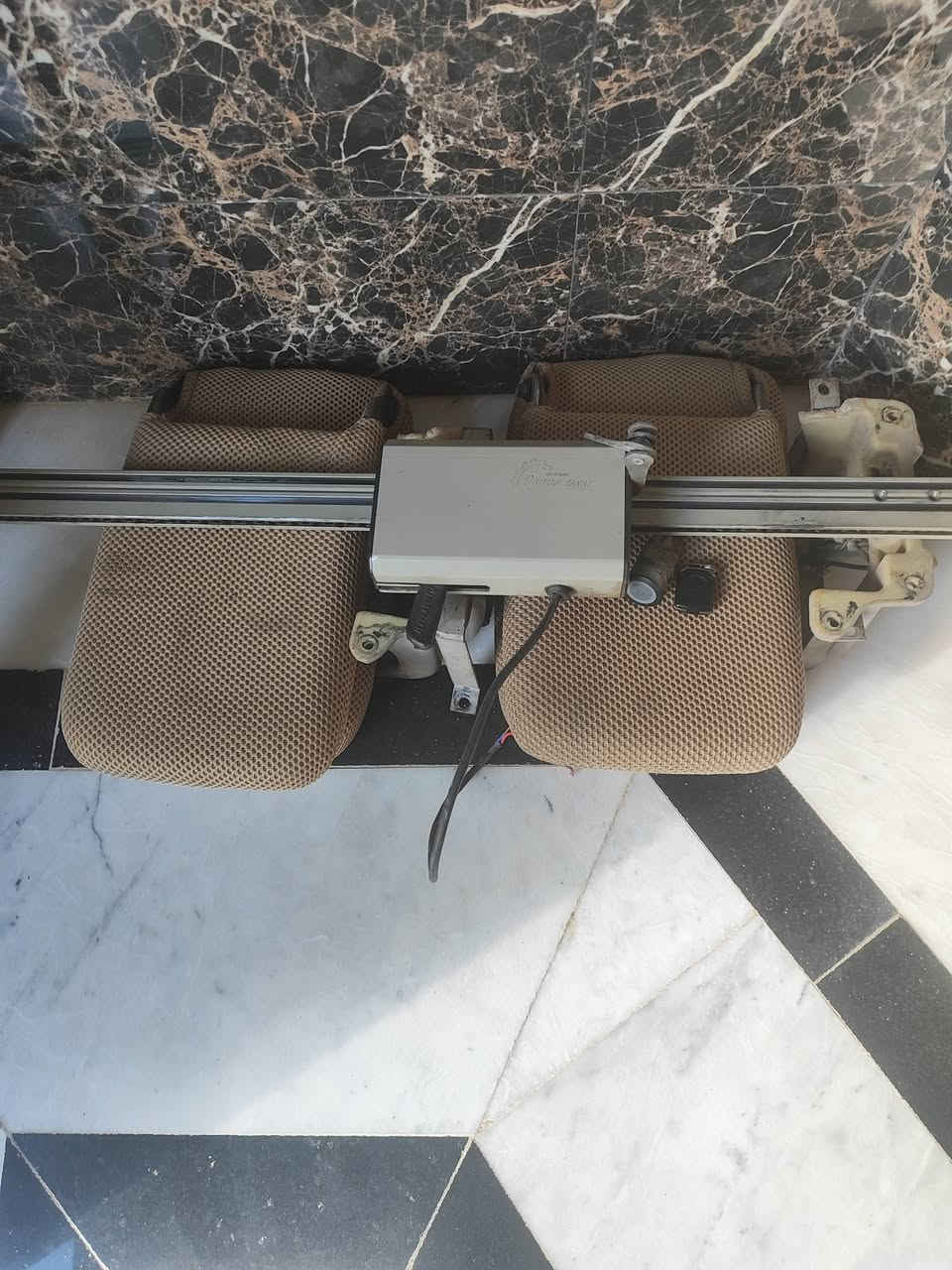 السلام عليكم
قلابيات للبيع جدد السعر 275وبيه مجال 
موطور باب سلايت  اخو الجديد مستخدم شي قليل 140 
***********
***********
غير متواجد عله الفيس
