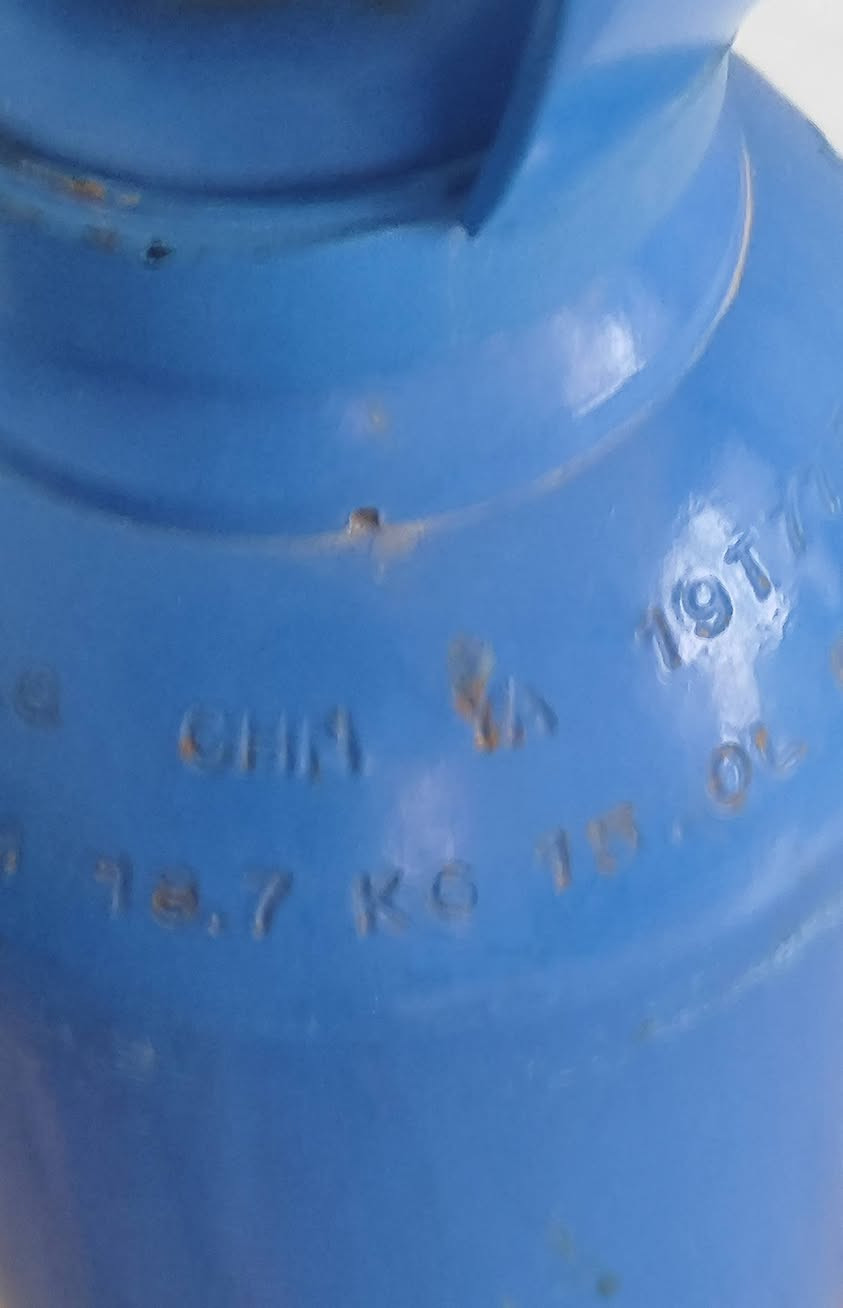 السلام عليكم
قنينة اوكسجين حجم وسط تقريبا الارتفاع 1متر وزنهه 18.75 كغم السعر 40 الف
***********
