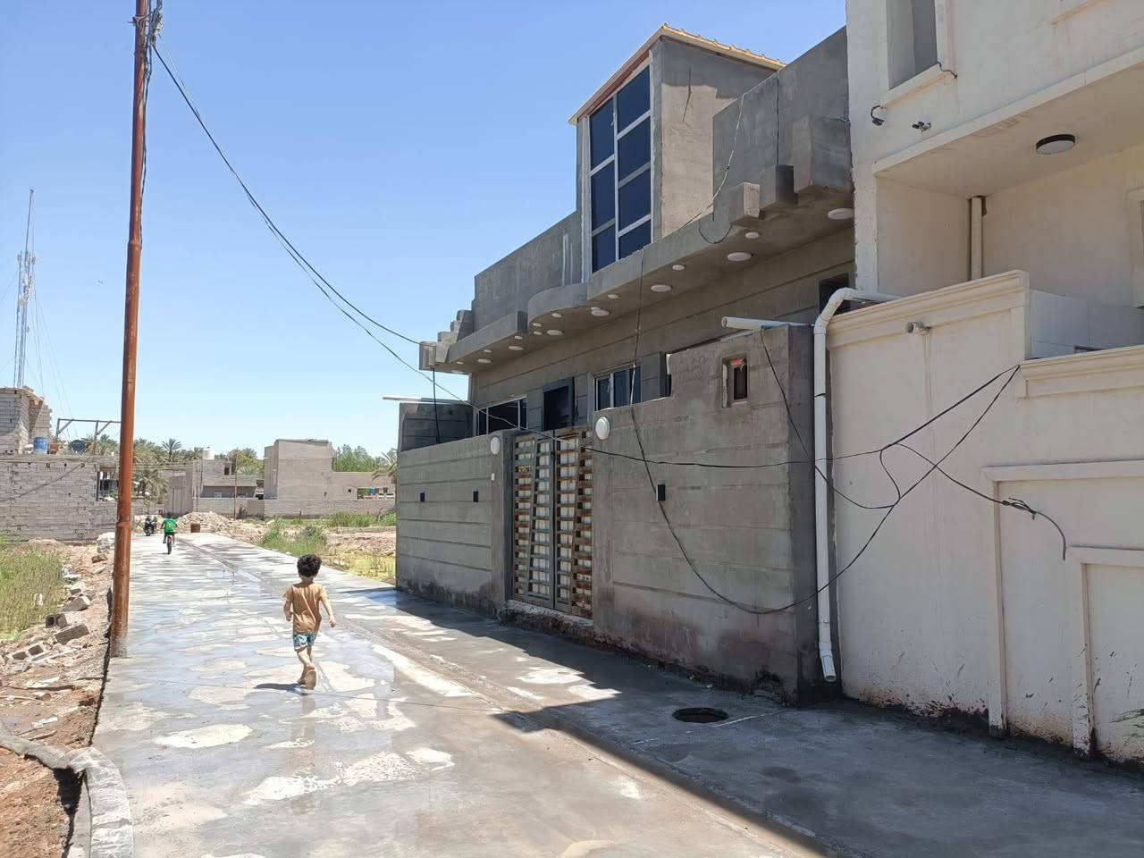 قطع للبيع المساحه 100متر  سعر 25وبيها جال  وثانيه مساحه 140 متر سعر 35 وبيها مجال المكان السوامرا يم مدرسة الفضيلة ***********
