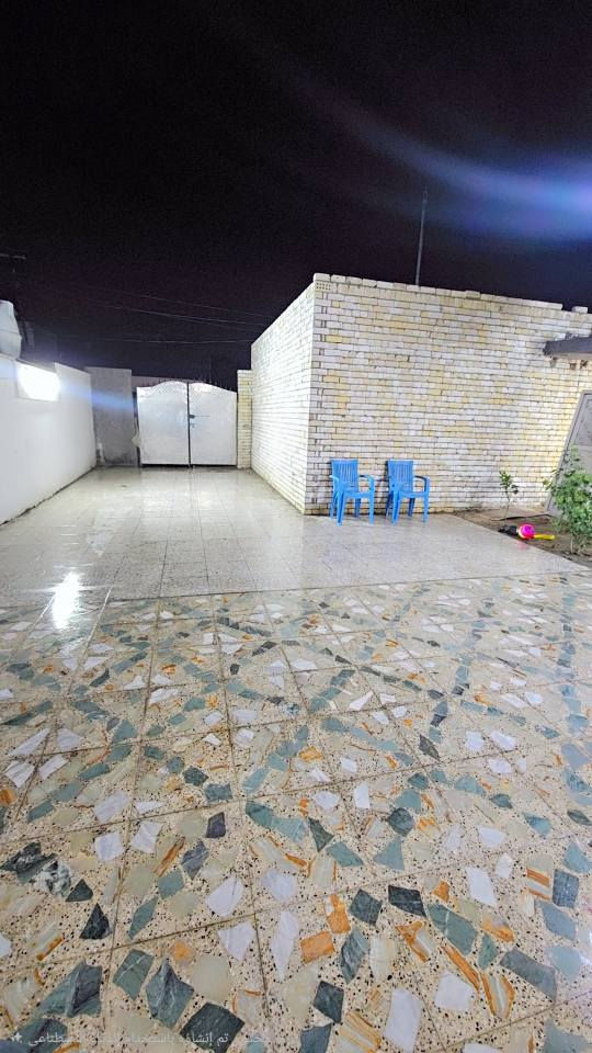 بيت مساحه 330متر على الشارع العام  
مكان الدار حي طارق القديم  بعد الصيطره الثانيه مجاور أفران الأصدقاء خدمات كامله  استقبال 9×4 
مطبخ بارد  5×5 +مطبخ حار 3 ×250
عدد الغرف 2 قياس الغرفه  7×4  الغرفه 2 قياس 6×4  صاله 7×5منور 7×2   اضافه عدد محلات عدد2 هياكل بعدهن ماكاملات  سعر 185
استفسار على الرقم *********** بغداد, العراق
