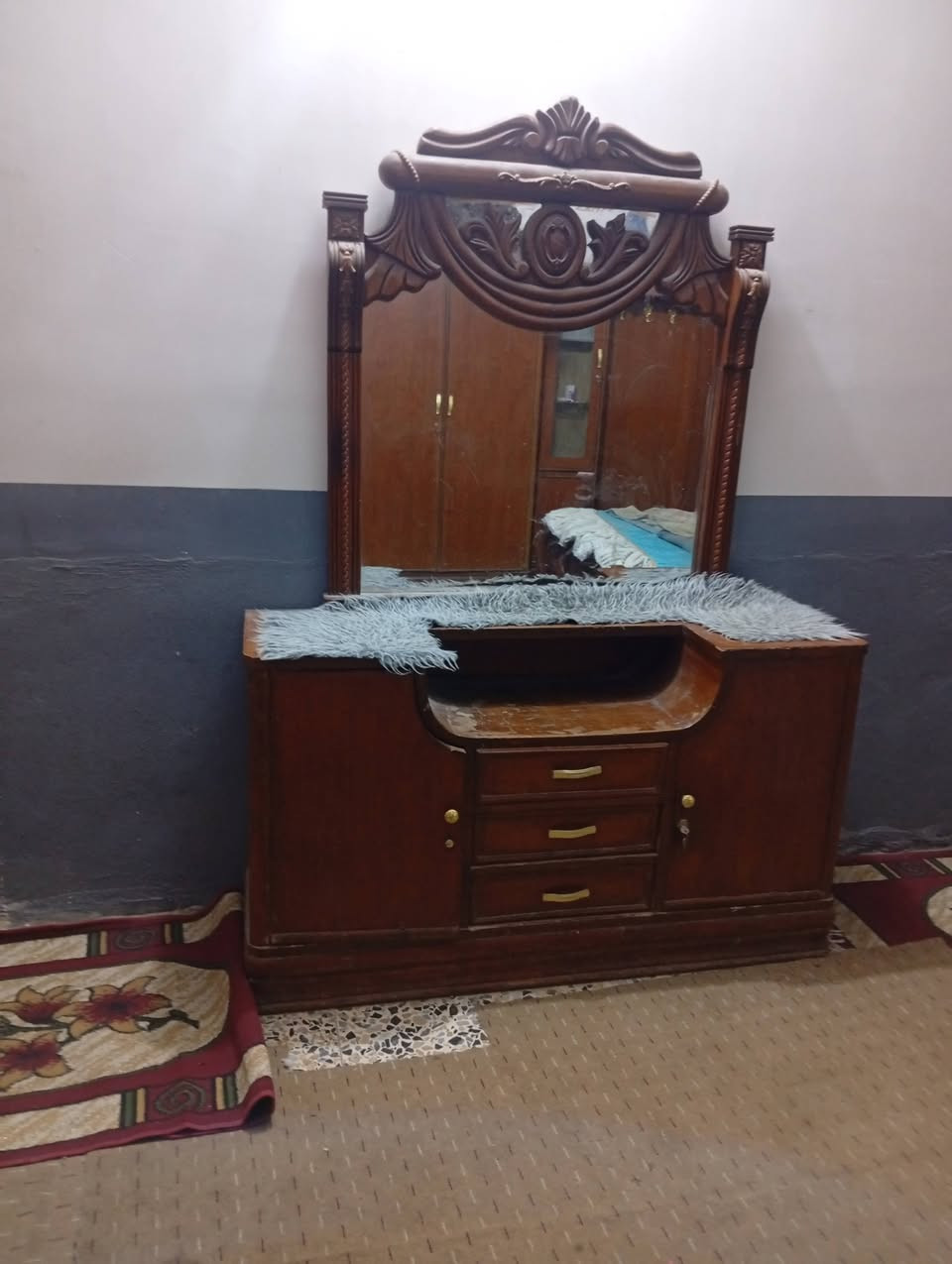 غرفة نوم للبيع أخشاب صاج الأصلي مكاني نجف حي القدس السعر 550 وبيها مجال
***********
