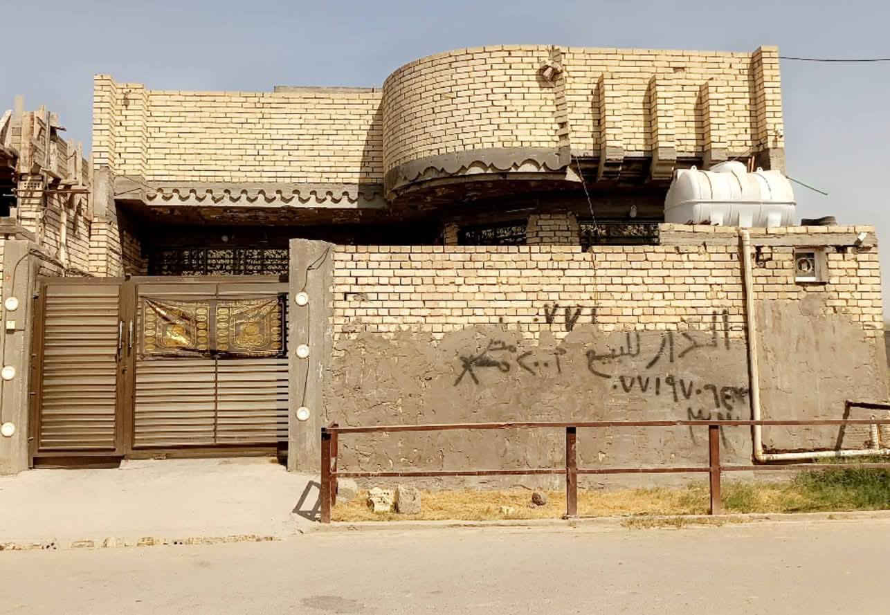 السلام عليكم بيت للبيت بالعماري بستان سامي شارع رضا عويد 200متر يحتوي ع استقبال وصاله ومطبخ منور 2  و4 غرف سويت سعر 85وبي مجال للتواصل رقمي واتساب ***********&*********** قريب من حي نصر
