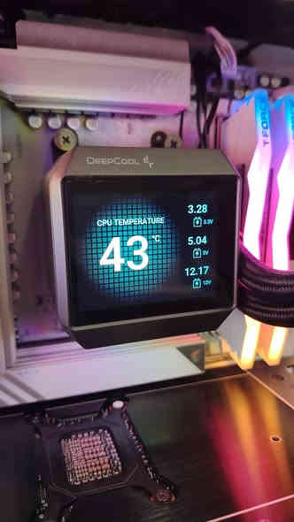 السلام عليكم كيس مستعمل شهرين مشتغل ساعات قليله بعده بل ستيكر جديد لوك
------------------------------------
CPU: R9 9950X3D BOX 
------------------------------------
GPU: RTX 5080 ASUS PRIME 
------------------------------------
M.B: X870E AORUS PRO ICE DDR5 WIFI 7
------------------------------------
RAM: 32GB 6000HZ CL30 DDR5 T-FORCE RGB- XMP-EXPO WHITE 
------------------------------------
SSD: 2TB SAMSUNG 990 PRO 7,450 MB/s
------------------------------------
PSU: DEEPCOOL PX1000G ATX 80 PLUS
1000W GOLD
------------------------------------
COOLER: DEEPCOOL MYSTIQUE 360M
------------------------------------
CASE: DarkFlash DY470 Mid Tower Case - White
------------------------------------
Asiahorse NYOTA 120mm Case Fans X3
------------------------------------
DeepCool DM9 Thermal Paste Gray
------------------------------------
Windows 11 Pro Original Key
------------------------------------
السعر 4,250,000
علماً سعر تكلفة 5,500,000
مكاني ناصرية رقمي ***********
