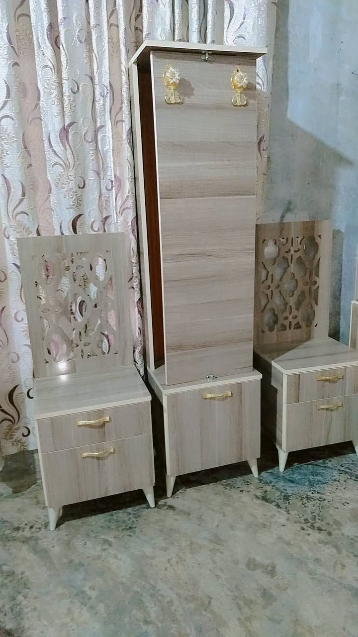 السلام عليكم غرفه خشاب للبيت كلش نضيفه اخو الجديد
السعر 600وبي مجال شي قليل الاستفسار الاتصال ***********
