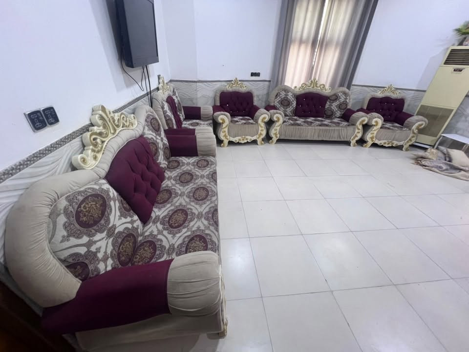 سلام عليكم 
تخم ملكي 
السعر 250 
البصره الزبير 
***********

