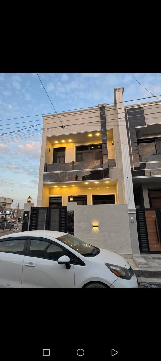 السلام عليكم بيت للبيع مساحة 100متر واجهة 5يحتوي على ثلاث غرفة نوم وصالةومطبخ وخدمات بيت جديد درجة اولا ارضية مرمر بيت مواصفات موقع ممتاز الرفاق الأولاخلف العاب حي جهاد قرب شارع 40الاستفسار على هذا الرقم ***********
