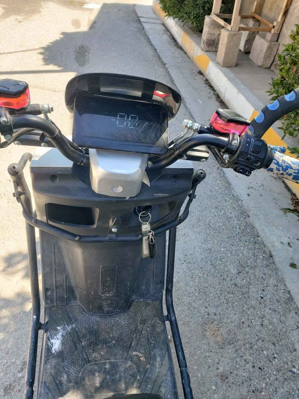 موطور شحن ٦ بطاريات شرط فحص صارله عندي ٤ أشهر بعده جديد اخذته قسط مليون وثلاثميه 
رايده للبيع ٨٥٠  بي مجال بسيط


**إذا كنت صاحب هذا الإعلان وتريد حذفه لأي سبب، رجاءا أرسل رسالة إلى الدعم الفني**