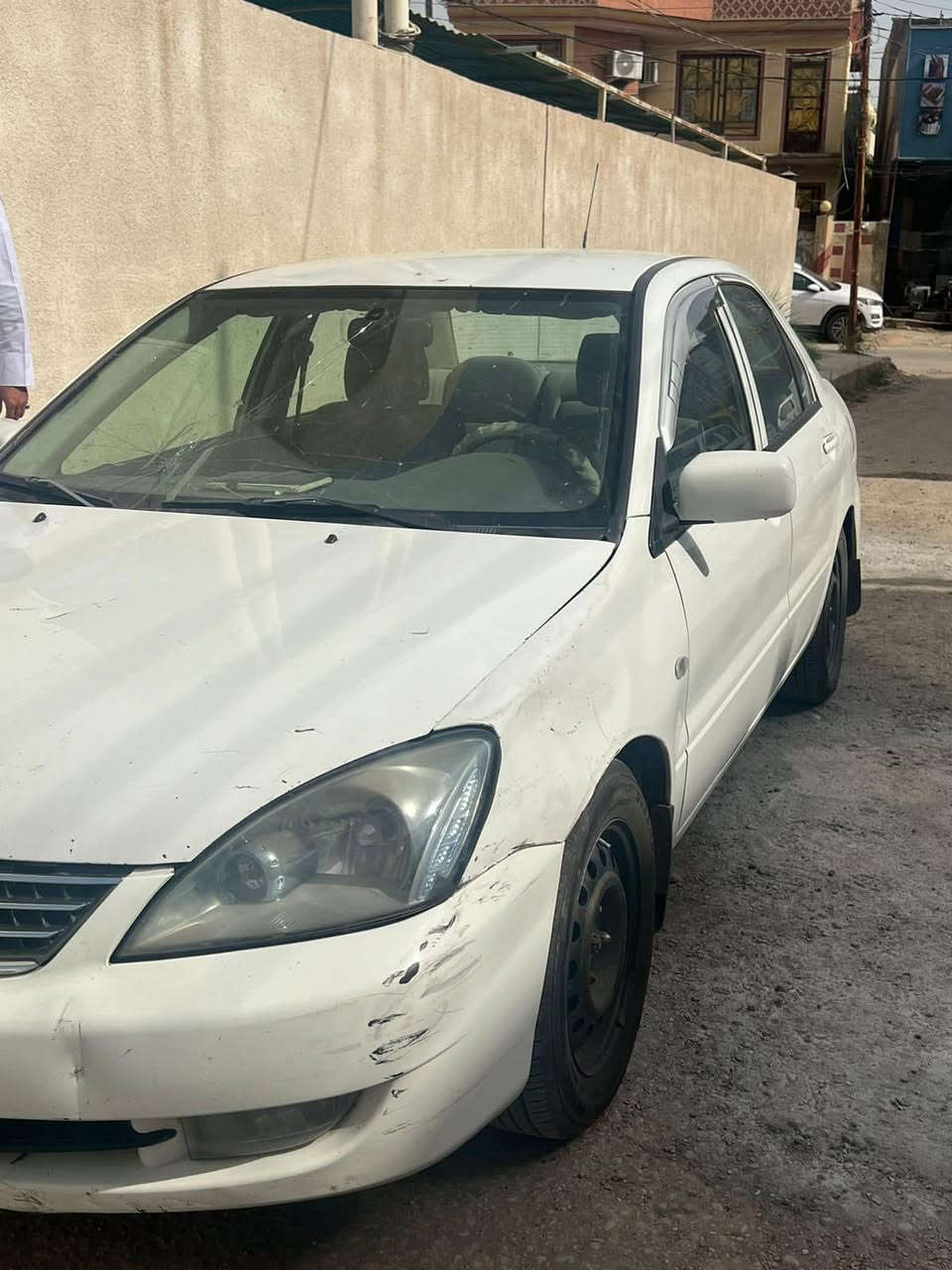 السلام عليكم جميعاً 
لانسر بومة
٢٠٠٩ 
مكينة ٢٠٠٠ كير ومكينة خير من الله 
تبريد منظومه جديده  تدفئة خير من الله
تخم تاير جديد
سياره مفوله تاخذها وتندعيلي 
بيها بنيد مبدل وجاملغ الامامي فقط بارد مو حيل معدل 
مكفوله من الصبغ 
السعر ٧٠$ وبي مجال حك الجيه 
***********
