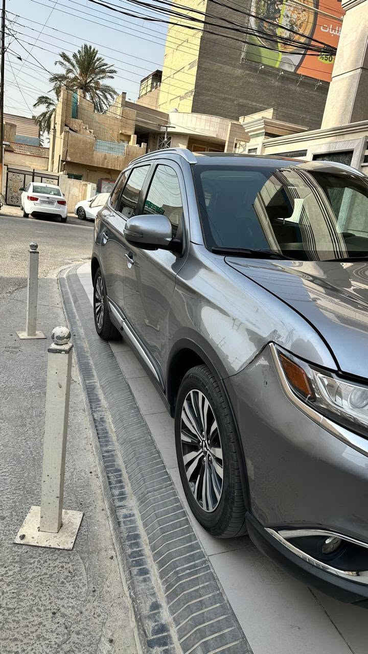 اوتلاندر موديل 20 محرك 2500 
موصفات sel 
ماشيه 51 الف
تحديد مسار
كشنات تدفئه
هاندبريك كهرائي
كشات تحكم كهرباء
اوتو هولد
كار بلاي
مري كهرباء
كشنات جلد 
رادار امامي 
كاميرا خلفيه 
- السياره كلين تايتل بدون صبغ بدون تبديل بدون ايرباك كما موضح بصور الحادث  ، فقط تكعيد دعاميه 
رقم بغداد مميز 20021 
عنوان بغداد 
سعر 193
تواصل واتس او رقم هاتف 
***********
