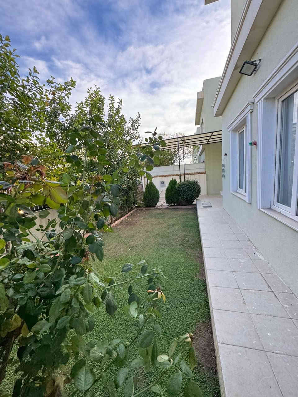 #بيت #مؤثث #للايجار في مجمع اتلنتيك
200م 
4 غرف 
استقبال
مطبخ 
هول 
كراج
حديقة
طريق كسنزان بصف ملعب مدينه ماجدى لاند
‏‎للاتصال والاستفسار 
‏‎‏‎فايبر + واتس اب
***********
***********
***********
‏‎شركة باغى لاوان
