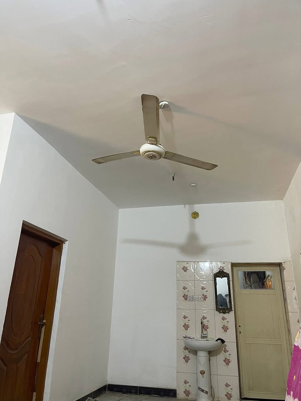 دار سكن للبيع 

العنوان / حي آور الاولى قرب جامع الحسن 

المساحه / 114 م 

تفاصيل البناء / طابقين مسلح 

ط١/ صاله استقبال غرفه مطبخ صحيات داخليه وخارجيه 

ط٢/ صاله غرفه صحيات 

للمزيد من المعلومات يمكنكم التواصل معنا على الرقم التالي 

***********

***********
