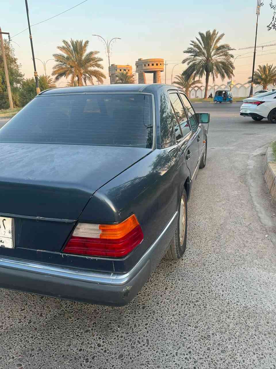 السلام عليكم ورحمة الله وبركاته 
بيع مستعجل 
مرسيدس Mercedes Benz W_124
موديل 1991 
مكينه بلاديه 300عنكبوت  مكينه بيه ضعف
كير كفاله جديد 
ماشيه 180 قابل للزياده 
رقم بغداد بسمي 
حداديه حلوه 
وكهربائيات كله شغاله
غرفه جلد جديده 
تبريد شغال
بدون حادث 
بدون خياسات 
سياره جاهزه بل عافيه ع ياخذه 
السعر 41 قفل 
العنوان كربلاء 
 ‭***********
