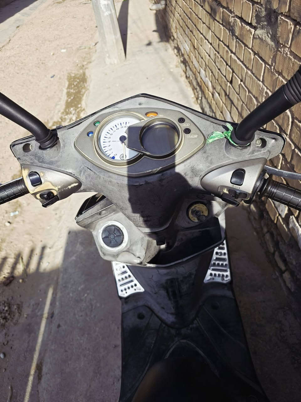 السلام عليكم  سكنس فحل نوزل
خطين. بانزين  دراجه. رمبه  صار.شهر  من نزلنها 
مكينه كفرات كفاله عامه  كل نقص مابيها  كلشي شغال بيها  السعر  ٨٠٠ وبيها مجال بسيط 
***********
