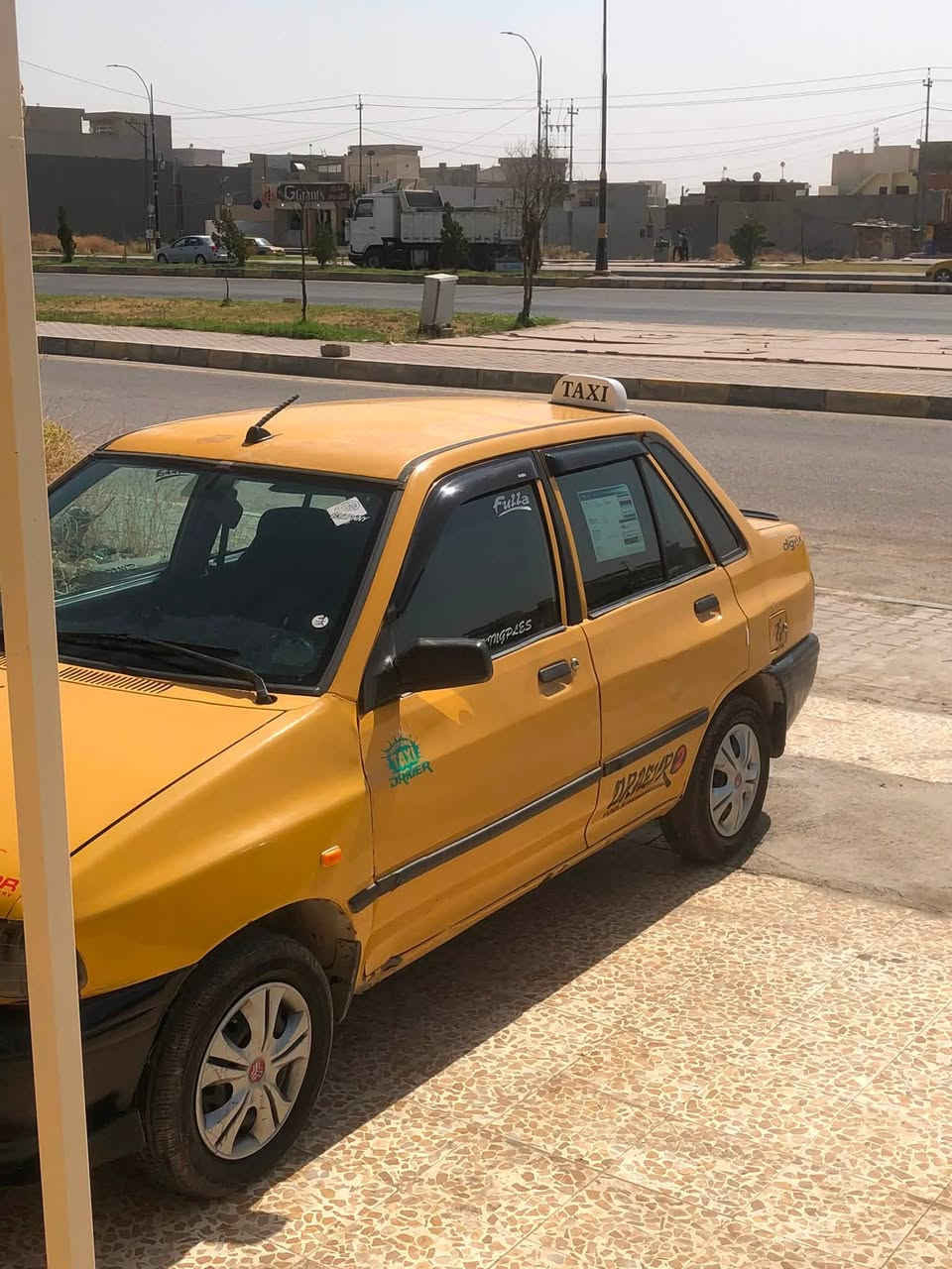 مكينه وكير بشرط تخم تاير جديد
باتري جديد 
ويرمنيه كلها جديده 
مابيها اي نقص 
شواصي مابيهم كسر فقط تقويه شرط بدون كسر 
سياره نضيفه ما ناقصها اي شي 
ترهم مراوس وبيع وسعر ٢٦بيها مجال 
هيئه ٠
غرامه عليها شي قليل 
وتساب ***********
اتصال ***********
مكاني ايسر الموصل
