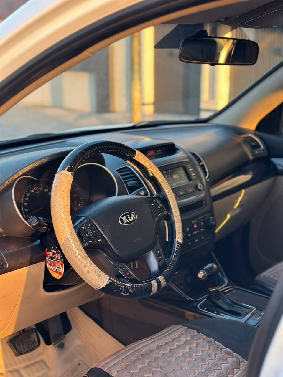 السلام عليكم
سورنتو 2013 
موصفات معروفة بدون بصمة بدون بانوراما 
محرك مفتوح بس شرط من كل نواحي  اربعه سلندر سيارة استخدام شخصي من شركة بدون ضرار بدون صبغ بحفد البونيد بيها بارد 
للاستفسار
***********
***********
