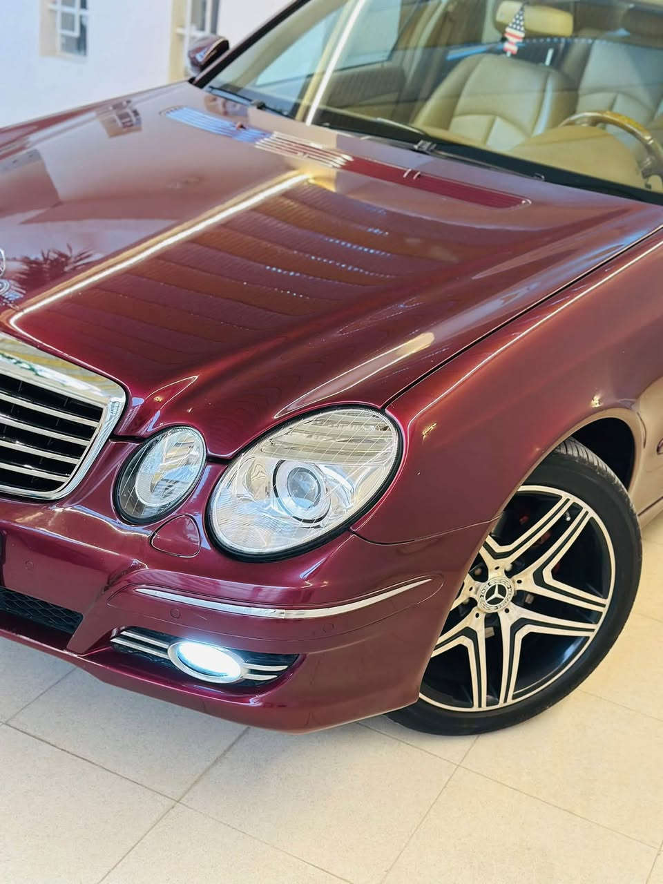 Mercedes-Benz E350 2007
-------------------------------------

#السعر : 129$ وبيه مجال بسيط

‏

#رقم الهاتف : ***********

#رقم السيارة : سليمانية 

#مكان السيارة : واسط/العزيزية 

-------------------------------------

سلام عليكم 

للبيع 

مرسيدس ام عيون W211 موديل 2007 E350 رقم سليمانية  وارد يابان مواصفات فول  افنكارد ماشية 152 الف لون مميز كرزي سيارة مصبوغة اثر جراد وصوره قبل صبغ موجودة 

تفاصيل السيارة 

1_ بصمة⁩

2_محرك  +كير  مكفولات ⁦⚔️⁩

3_تبريد 3 قطع خلفي منفصل  ❄️⁩

4_كروز سرعة🔒 

5_ كشنات جلد ⚔️⁩

6_مراية داخلية+جانبة عاكسة ⁦🔍

7_تحكم ستيرن ⁦⚔️⁩

8_ شاشة جبيرة  ⁦🖥️⁩

9_ تلفون 📞

10_تجاوي خلفية كهرباء ⁦⚔️⁩

11_حساسات امامية+خلفية ⁦⚔️⁩

12_ انارة ليلية داخلية⁦⚔️⁩

13 انارة ترحيب💡 خارجية  ⁦⚔️⁩

14_شاشة اعطال💬

15_كشنات كهرباء ذاكرة  ⁦⚔️⁩

16_لايت زنون بلادي 💡

17-بردة كهربائية 

18_ جام ازرق 

19_سستم صوت harmen kardon ⁦⚔️⁩ 

20_ويل 18 تو سايز 

21_هزة وفحص جدد           

22_صدر امامي خلفي جديد ⁦🛠️⁩

23_حساس مطر💦

24_سلايت 

25_سيدي جنجر 

 

-------------------------------------
