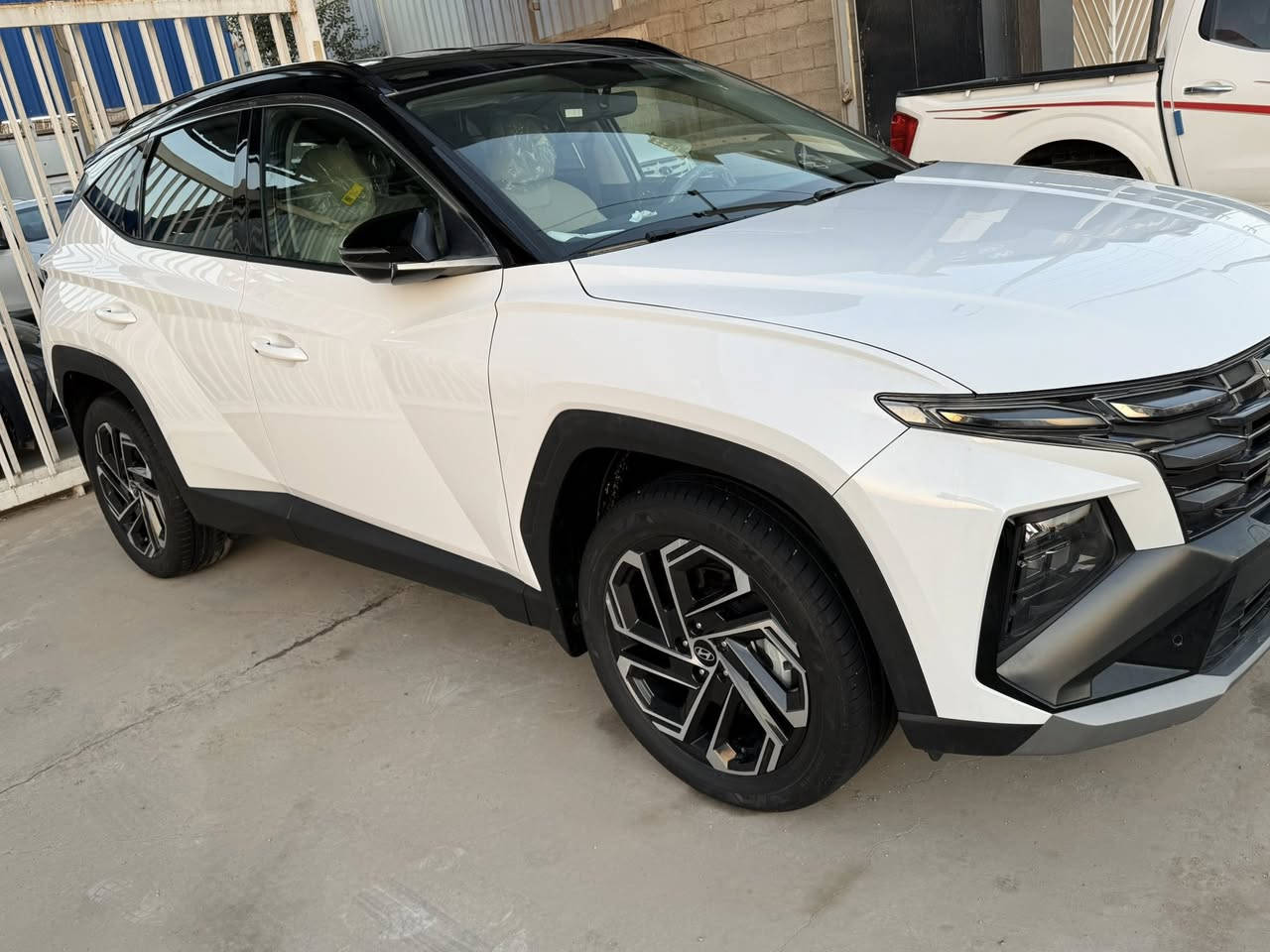 توسان 2025
تو كلر
باب خلفي كهرباء
بردات ابواب
بصمه 
سايد. ابريك. بصمه تشغيل عن بعد
حساس امامي. خلفي
ماشيه 2 
واسط. العزيزيه
***********
بيه واتساب
