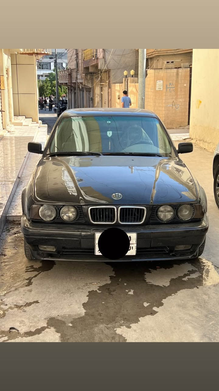 BMW 525 دیجتاڵ 
مەکینەی کەپس مۆدێل 1992 سەیارەیە هەتا بڵێی خاوێن 
بێ مەسرەفە تەبرید لەگەڵ سویچا تاقم پێشتی تازە داگیراوە چوار تایە و ویلی M تازەی لەسەرە موشتەری نیت سەرم مەیەشێنە $55 مەعمەلەیە برایەنە
*********** السليمانية, العراق

