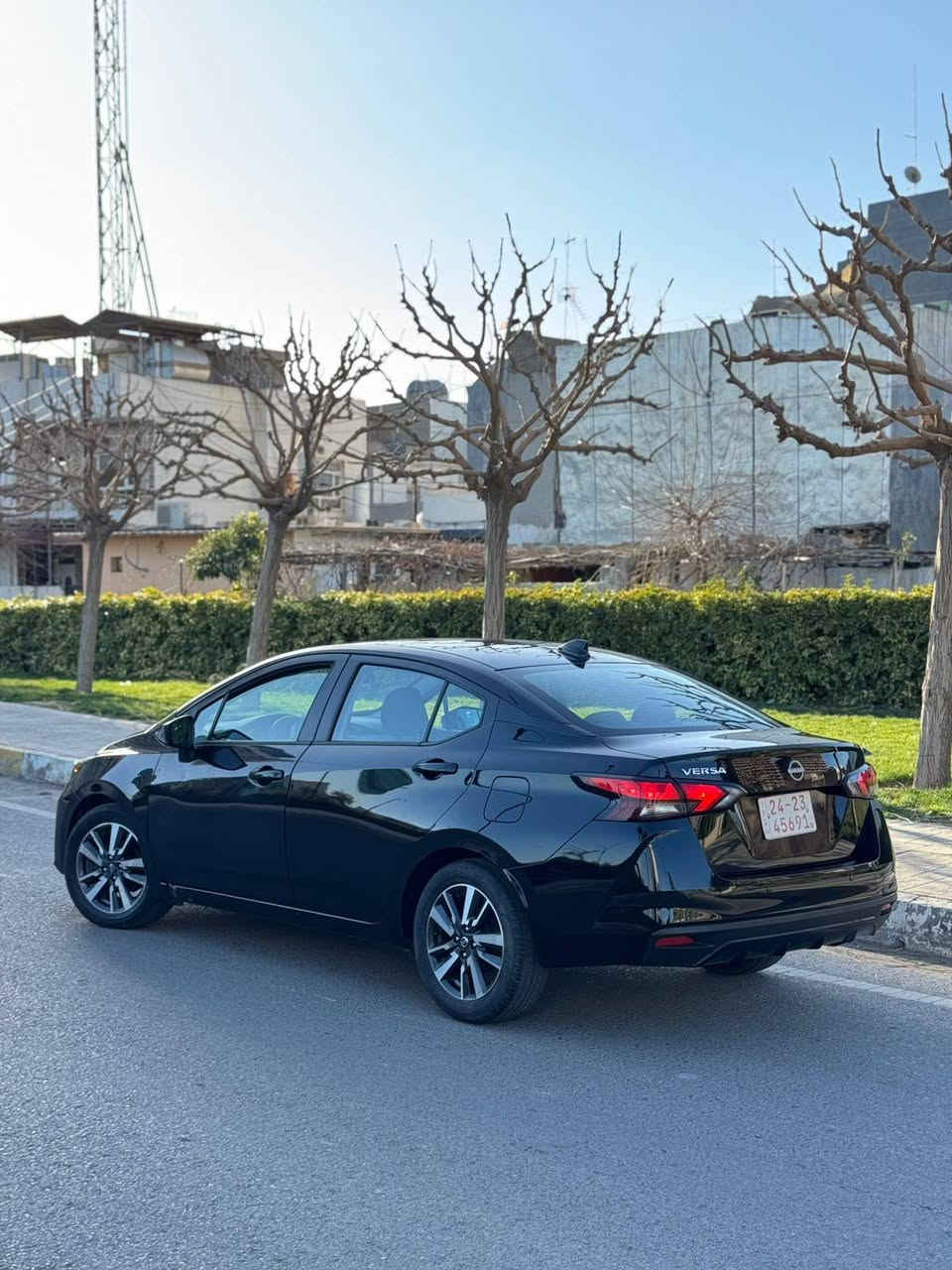 nissan versa sv ***********
موديل 2025 
مواصفات SV plas 
( به سمه ، شاشه الكترونى ، شه حنى موبايل ، ٥ رادار ، خه تى جاده ، لايت زيؤن بيلادى ، ويل كرؤم) ته نها دوو پارچه ى هه ي گير مه كينه رادار به ردى گزؤز به شه رت. ٣ مانگ كاتى له گه له ٢٠ هه زار رؤشتييه.*********** أربيل, العراق
