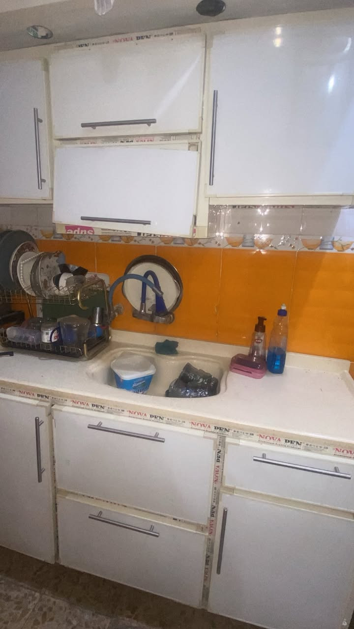 اثاث بيت جديد للبيع نجف واتساب ***********
غرفة نوم ٦ قطع نظيفه جدا 
مبردة جديده
مراوح ٣ 
سبلت طنين اصلي جديد 
بردات تفصال ٤ 
كاربتات ارضية 
سخان 
طباخ 
كاونتر 
ميز طعام ٤ كراسي 
كيشوانيات ٦ قطع خشب بلاستك حديد 
واتساب ***********
